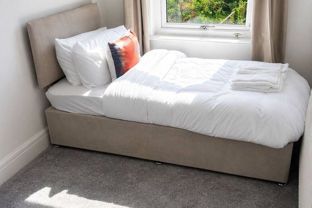 Jan's House Gosport | 3 Bedroom Home | Sleeps 6 in Gosport, Hampshire