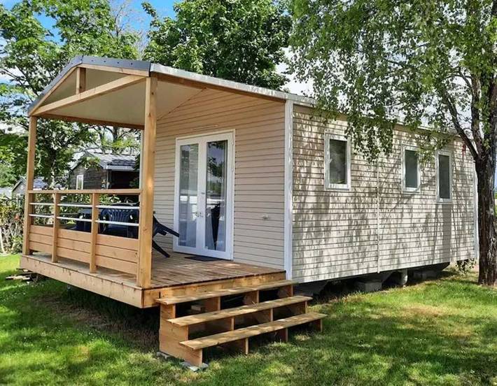 Mobil home pour 2 personnes, avec terrasse et bassin pour enfant à Argenton-les-Vallées