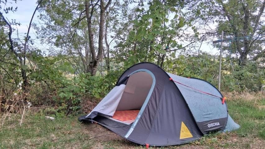 Location de vacances pour 4 personnes, avec Terrasse et Jardin ainsi que Piscine et Vue à Chalencon