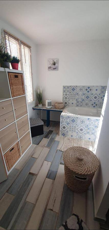 Location de vacances pour 4 personnes, avec piscine ainsi que vue et jardin dans Gallician - 3