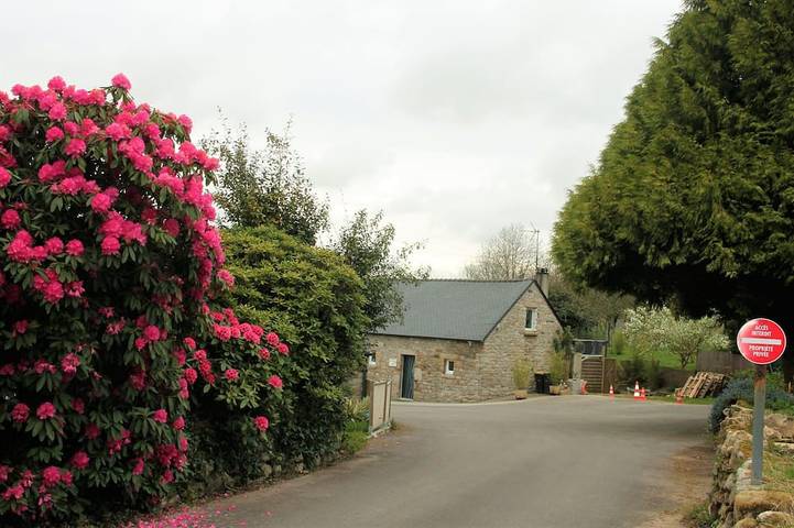 Charmant penty, gite classé 3*, jardin arboré clos in Saint-Évarzec, Région de Quimper