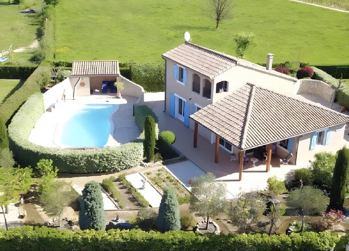 Location de vacances pour 8 personnes, avec Balcon et Jardin à Vallon-Pont-d'Arc