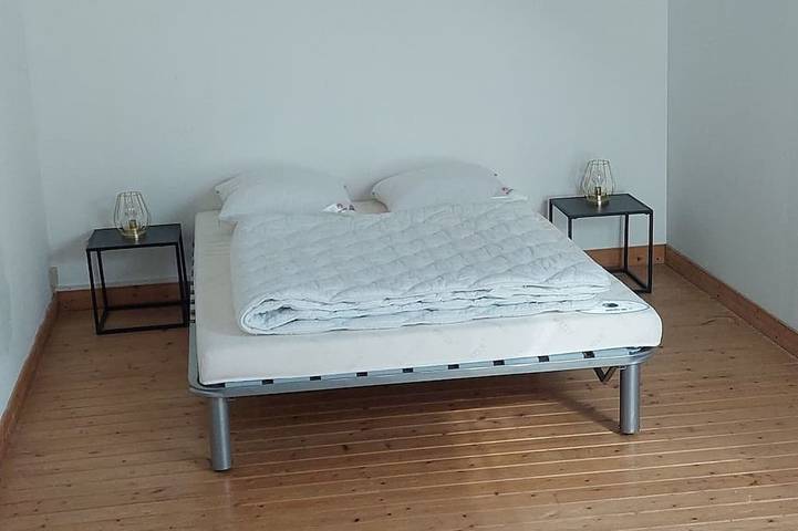 Gîte pour 8 personnes, avec jardin à Feneu - 2