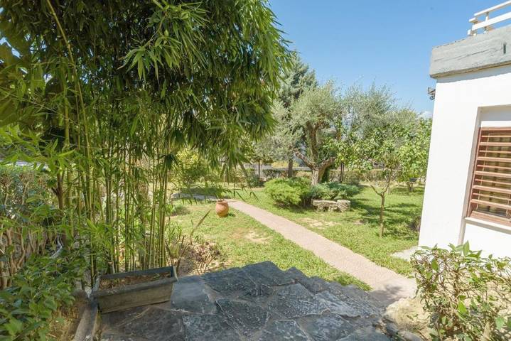 Gîte pour 3 personnes, avec vue ainsi que balcon et jardin dans Selianitika