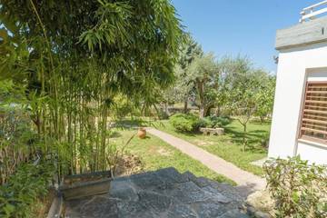 Gîte pour 3 personnes, avec vue ainsi que balcon et jardin dans Selianitika