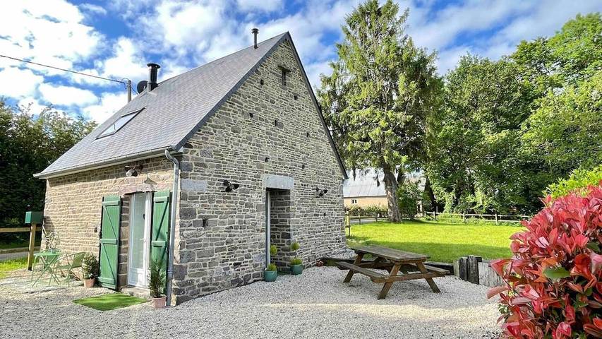 Location de vacances pour 4 personnes, avec terrasse et jardin à Le Tanu