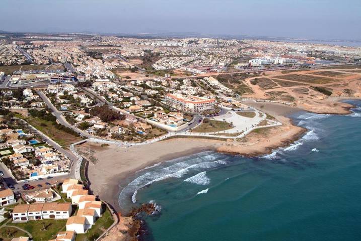 Apartahotel para 4 personas, con Terraza además de Jardín y Piscina en Orihuela