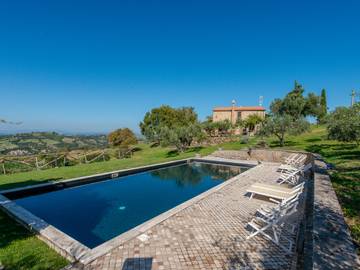 Ferienhaus für 12 Personen, mit Terrasse und Garten sowie Ausblick in Roccalbegna