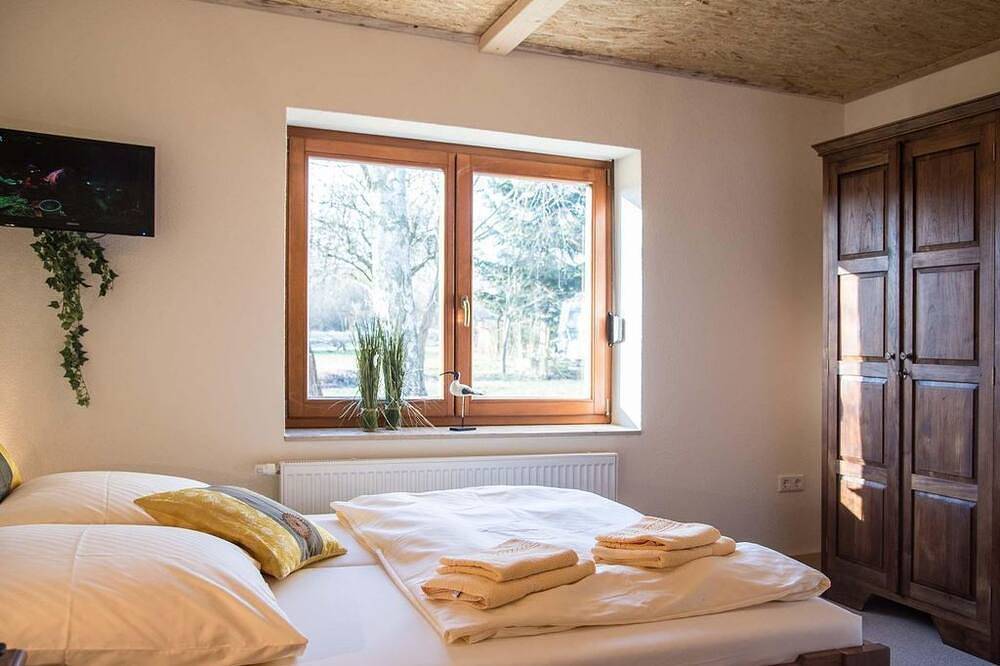 Pension \"Am historischen Kalkwerk\" - Double room With breakfast in Bahretal, Elbe Sandstone Mountains