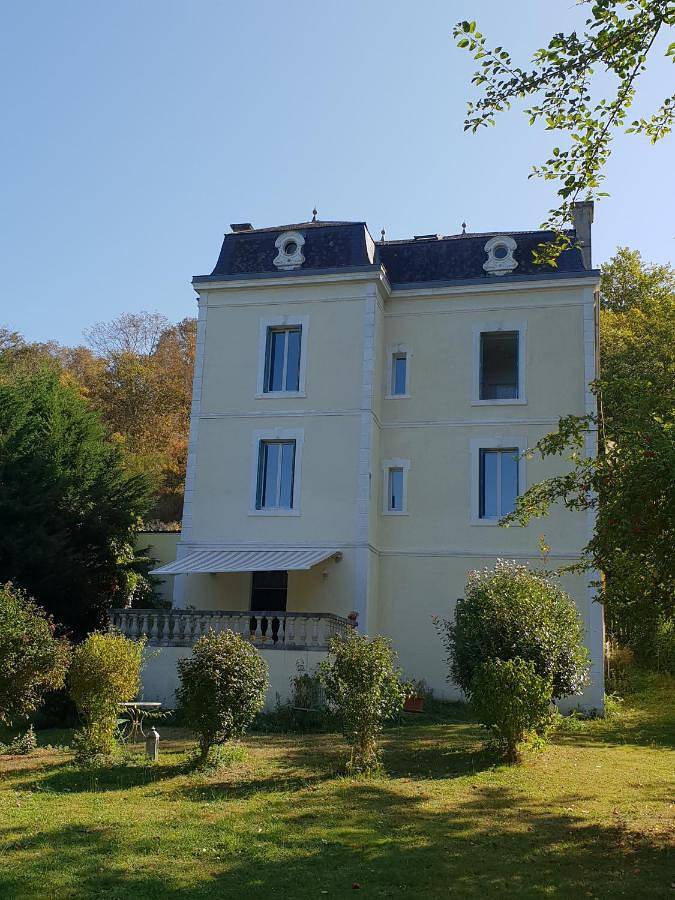 Chambre d’hôte pour 2 personnes, avec terrasse ainsi que vue et jardin