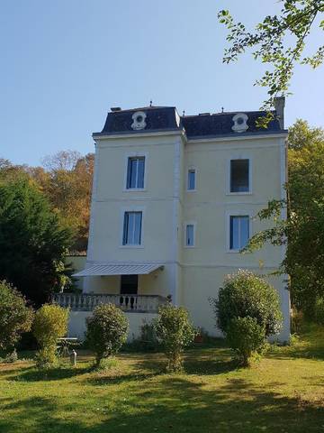 Cottage pour 2 personnes, avec terrasse ainsi que jardin et vue à Confolens