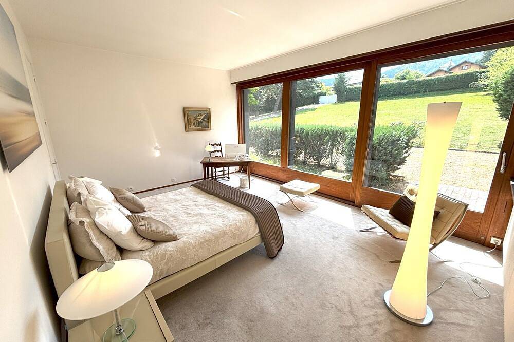 Evian, Stunning Views of Lake Geneva, 300 m from 5-star Royal Hotel in Neuvecelle, Thonon-les-Bains region