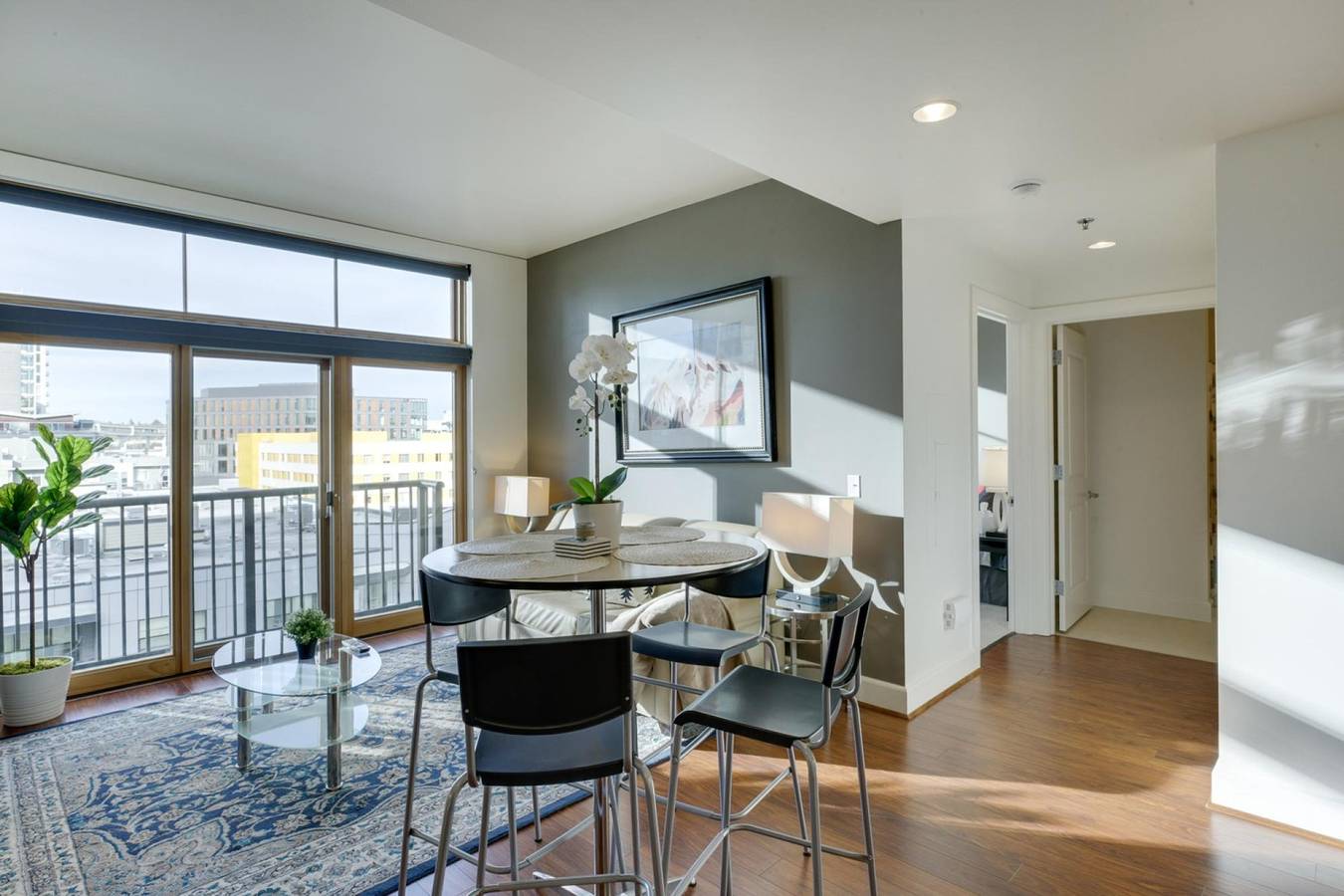 Entire apartment, Recently Upgraded 1Br Apt – Downtown Location in Portland, Multnomah County