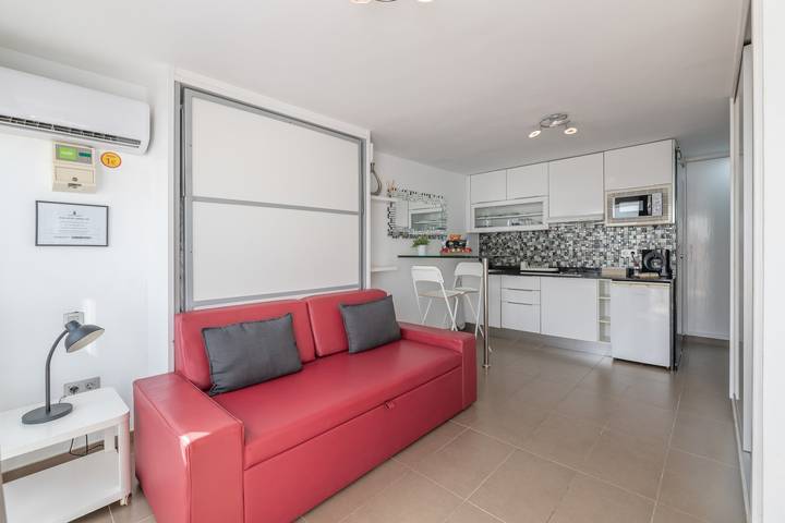 Apartamento entero, 'Kikere Puerto del Carmen': Vacaciones con Piscina Compartida, Wi-Fi y Aire Acondicionado in Puerto del Carmen, Tías