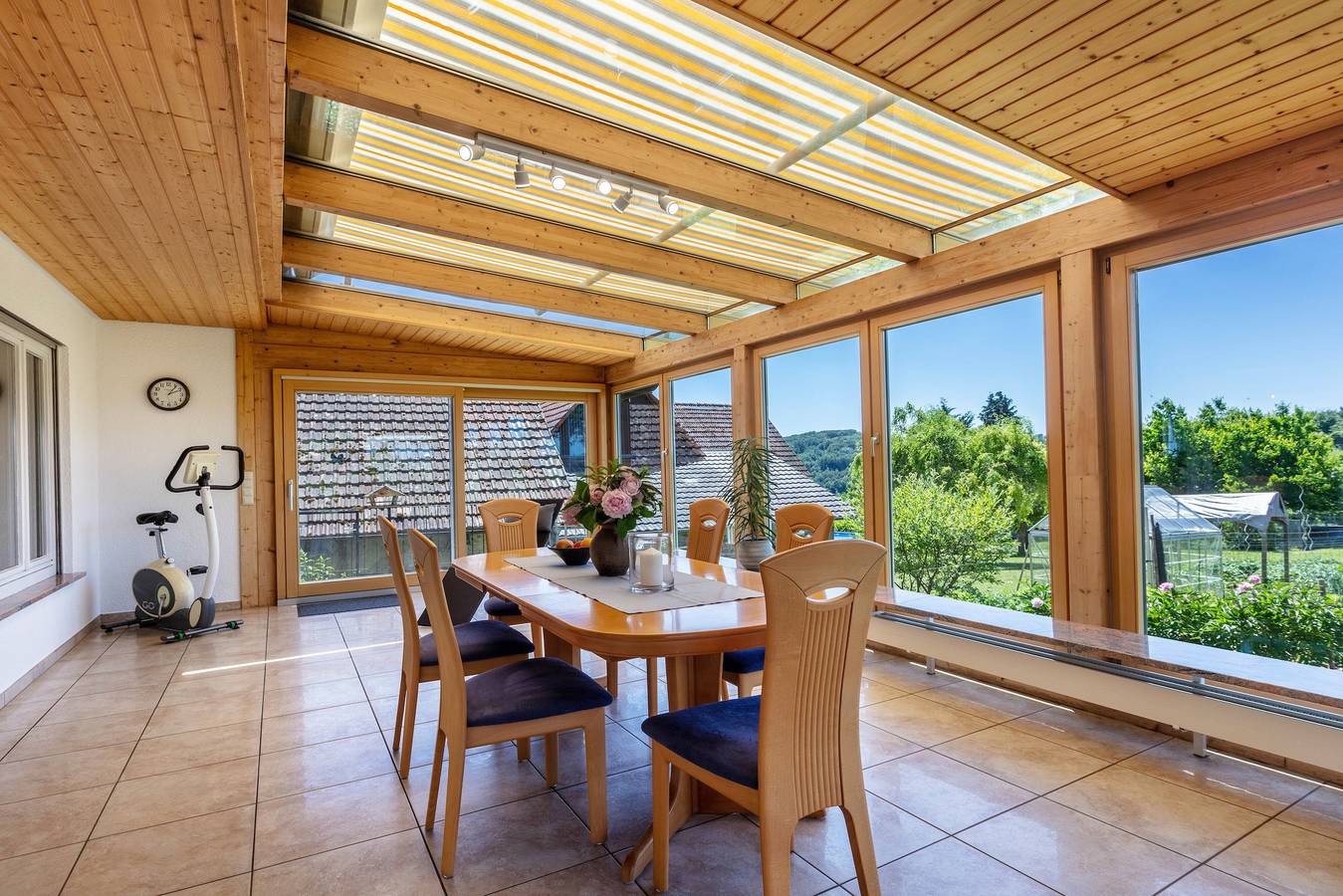 Ganze Wohnung, Landzeit-Ferienwohnung mit großem Wintergarten, Sicht in Weinreben & Wald, 130 qm in Efringen-Kirchen, Südschwarzwald