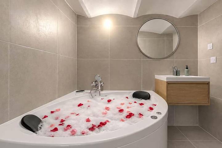 Jacuzzi & Kino - Design Loft - Lyon Gateway in Caluire-et-Cuire, Lyon und Umgebung