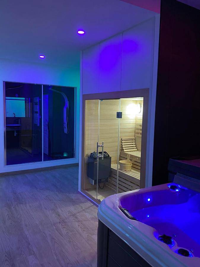 Hôtel pour 2 personnes, avec terrasse ainsi que jacuzzi et sauna dans Boussois
