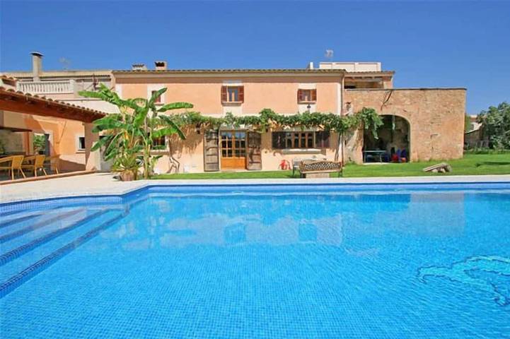 Finca für Gruppen für 10 Personen, mit Terrasse und Garten in Cas Concos