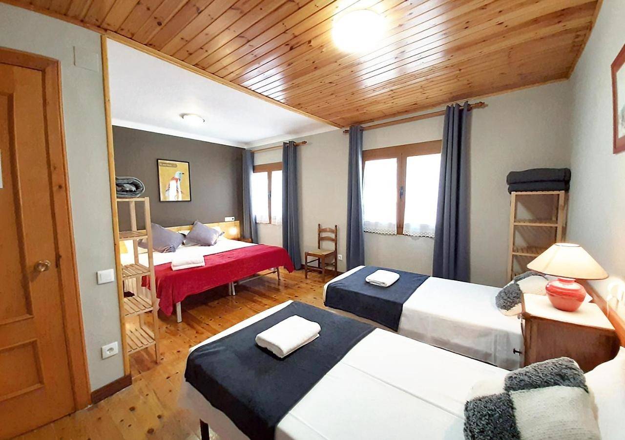 Double Room with Shared Toilet in Puigcerdá, Pirineo Catalan
