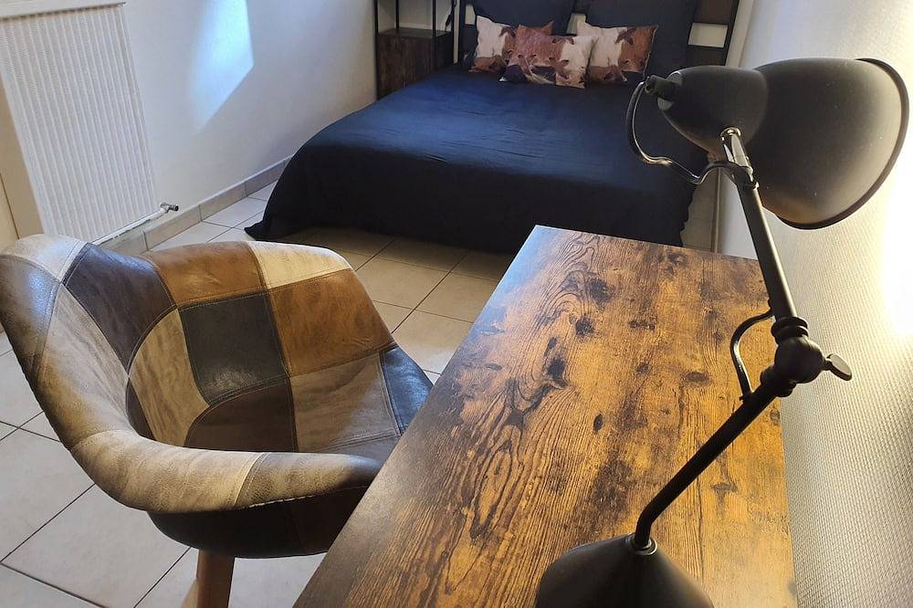 Immersion at Le Trappeur Atypique Vendée-At the foot of the Cathedral-With parking in Luçon, Fontenay-le-Comte