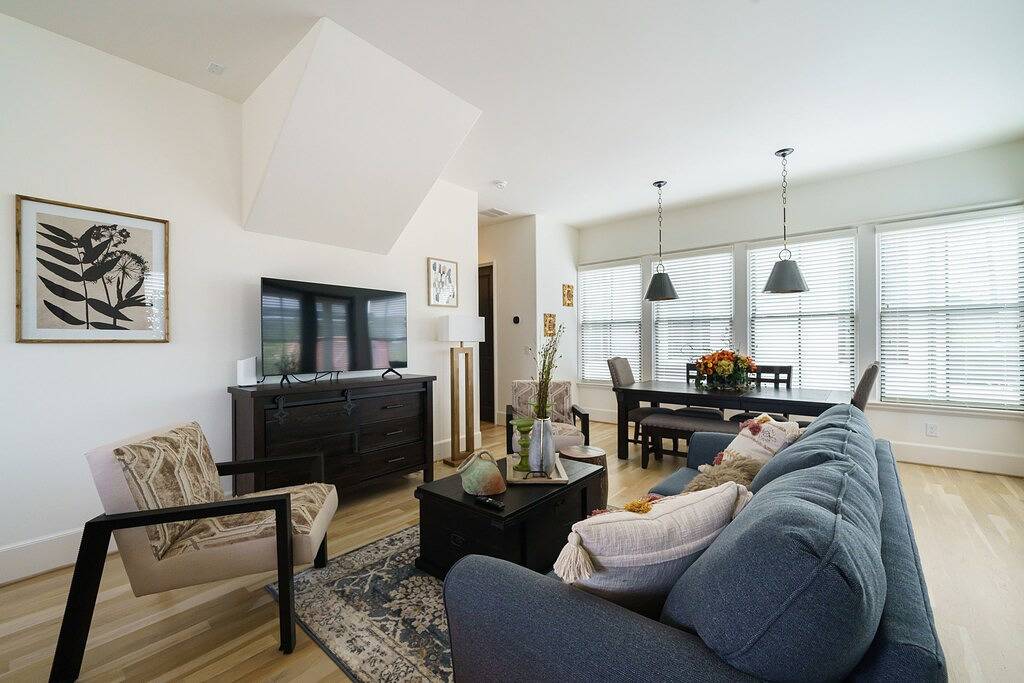 3 Story 2Br-2.5Ba Townhouse w/Terrace/pool Downtown Atl Open in Atlanta, Fulton County