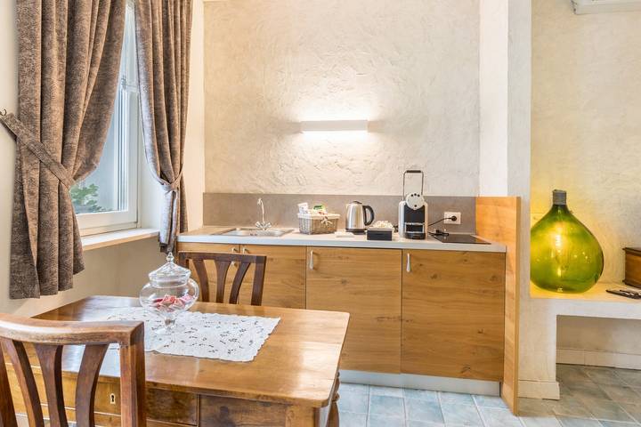 Entire apartment, Holiday Apartment "Agriturismo Tenuta Corte Tese 2" with Shared Garden & Wi-Fi in Sona, Verona Province