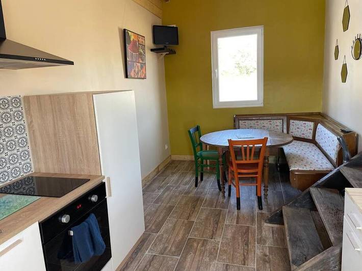 Gîte pour 6 personnes, avec jardin et terrasse à Gennetines