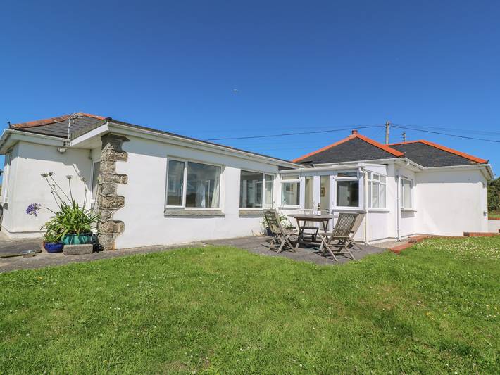Cottage for 6 people, with Garden in Porthcurno