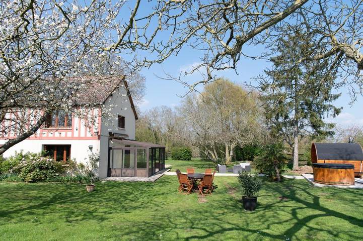 Maison d’hôte pour 2 personnes, avec Terrasse et Jacuzzi ainsi que Jardin et Piscine