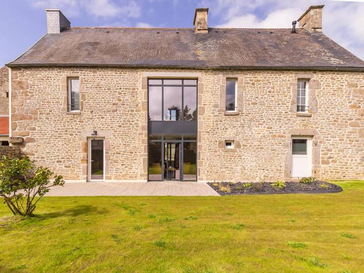 Gîte pour 12 personnes, avec jardin, animaux acceptés