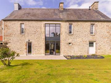 Gîte pour 12 personnes, avec jardin, animaux acceptés à Gouberville