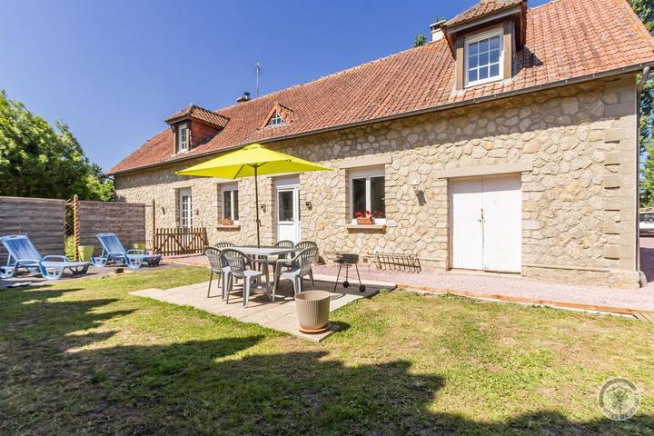 Gîte pour 4 personnes, avec terrasse et jardin à Tribehou