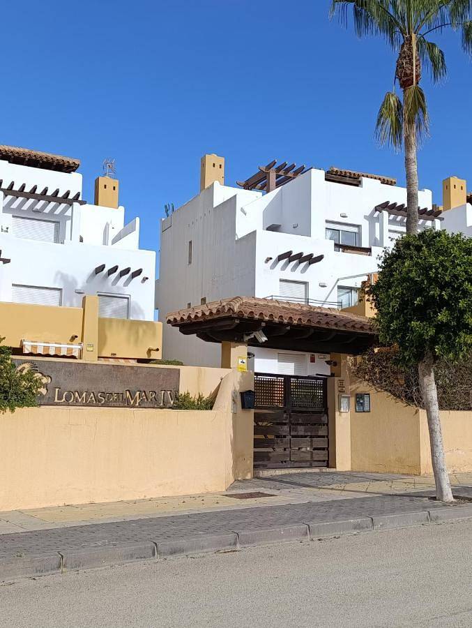 Apartamento para 3 personas, con piscina además de jardín y vistas en Playas de Vera