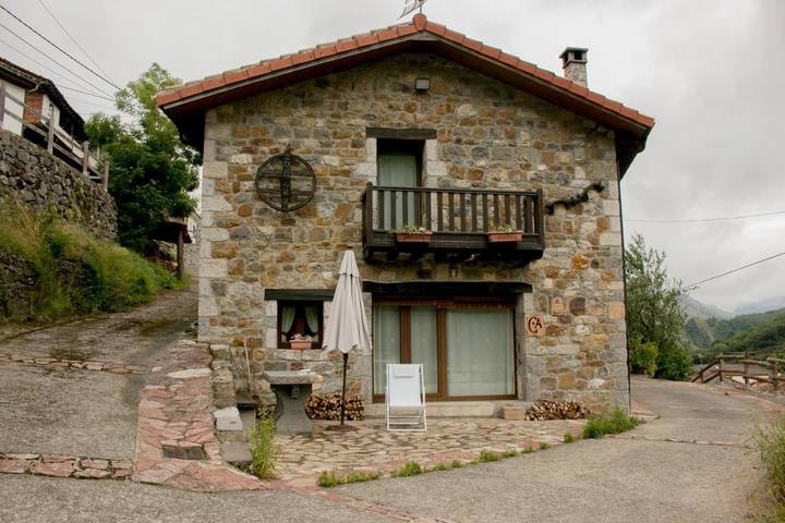 Casa rural para 4 personas, con Balcón además de Terraza y Vistas en Parque Natural de Redes - 2