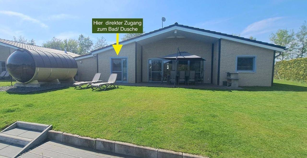 Ferienhaus Deluxe, direkt am See, mit hauseigener Panorama Außensauna, zwei Badezimmern, Tretboot, Kamin, in direkter nähe zum Kinderspieleparadies sowie Reit- und Ponyhof, 1 bis 8 Personen in Twist, Emsland
