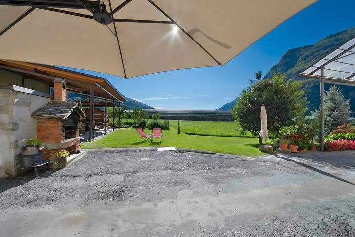 Privatzimmer mit Bergblick, gemeinsamer Terrasse und Wlan in Pont-Saint-Martin (Aosta), Comune di Pont-Saint-Martin