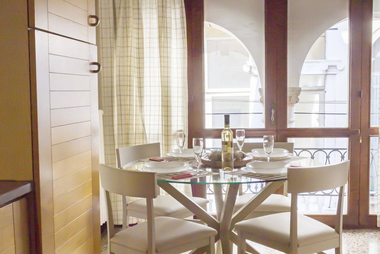 Ganze Wohnung, Ai Sansoni – Elegante venezianische Wohnung mit Kanalblick in Venedig, Venedig Provinz