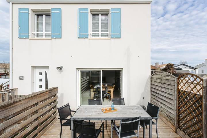 Holiday Home “Entre Plage et Marais” with Private Terrace and Wi-Fi
