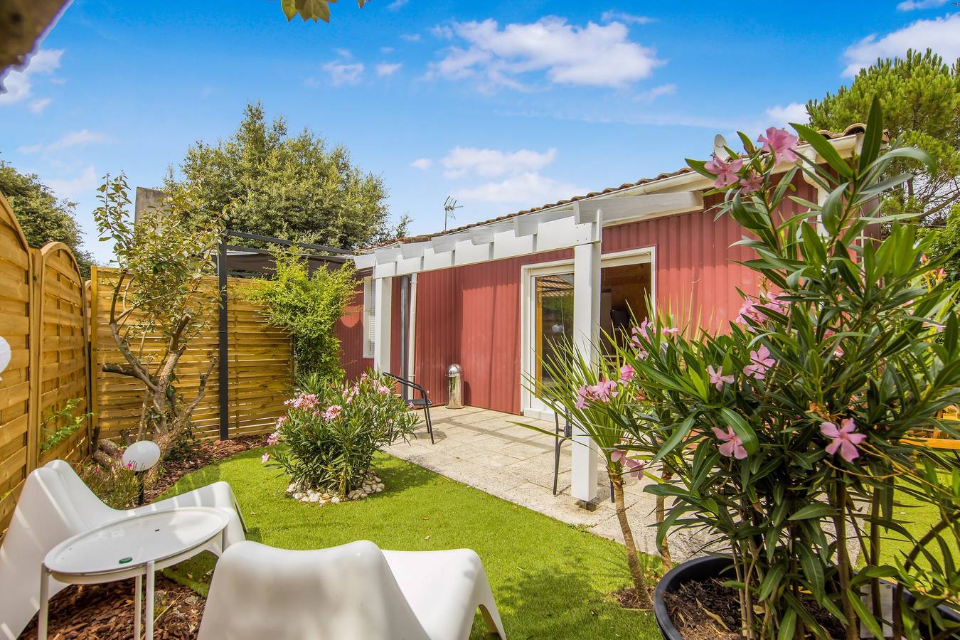Maison de vacances 'De Gauche' avec terrasse et jardin privés in Hourtin, Parc naturel régional du Médoc