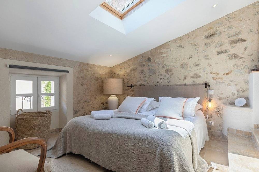 Apartamento entero, Dúplex-De Lujo-1er étage-Vista a la Calle-Baño con ducha in Valbonne, Region de Cannes
