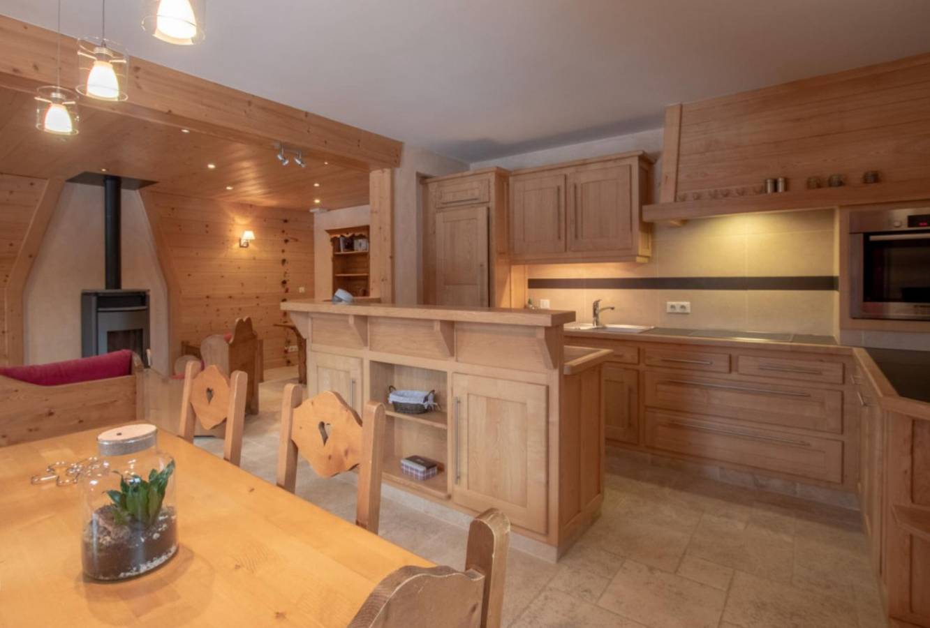 Appartement entier, Appartement 'La Grange - 4 Pers' avec vue sur les montagnes, jardin privé et Wi-Fi in Taninges, Région de Bonneville