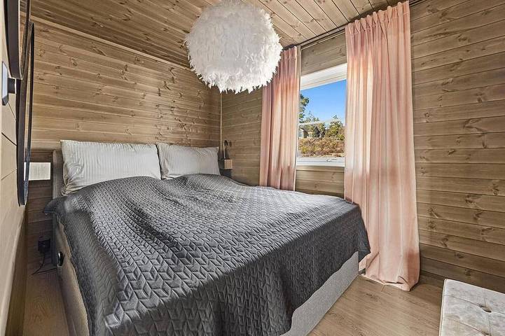 Nice home in Sannidal with lake view in Drangedal