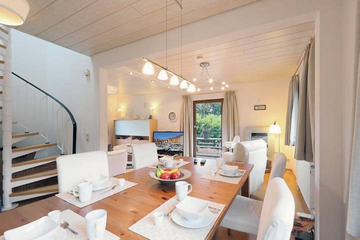 Luxus-Ferienhaus für 7 Personen, mit Terrasse und Garten sowie Sauna, mit Haustier