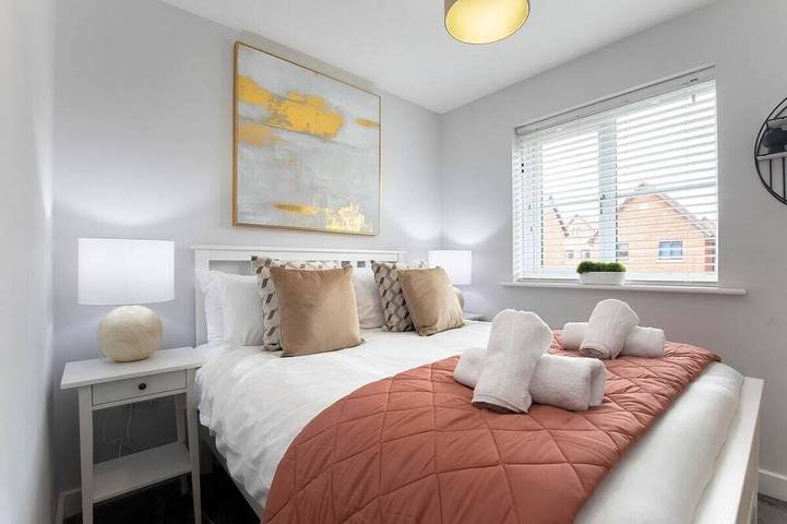Modern-Wohnstätte-Ensuite mit Dusche-Strassenblick in Cheltenham, Gloucestershire