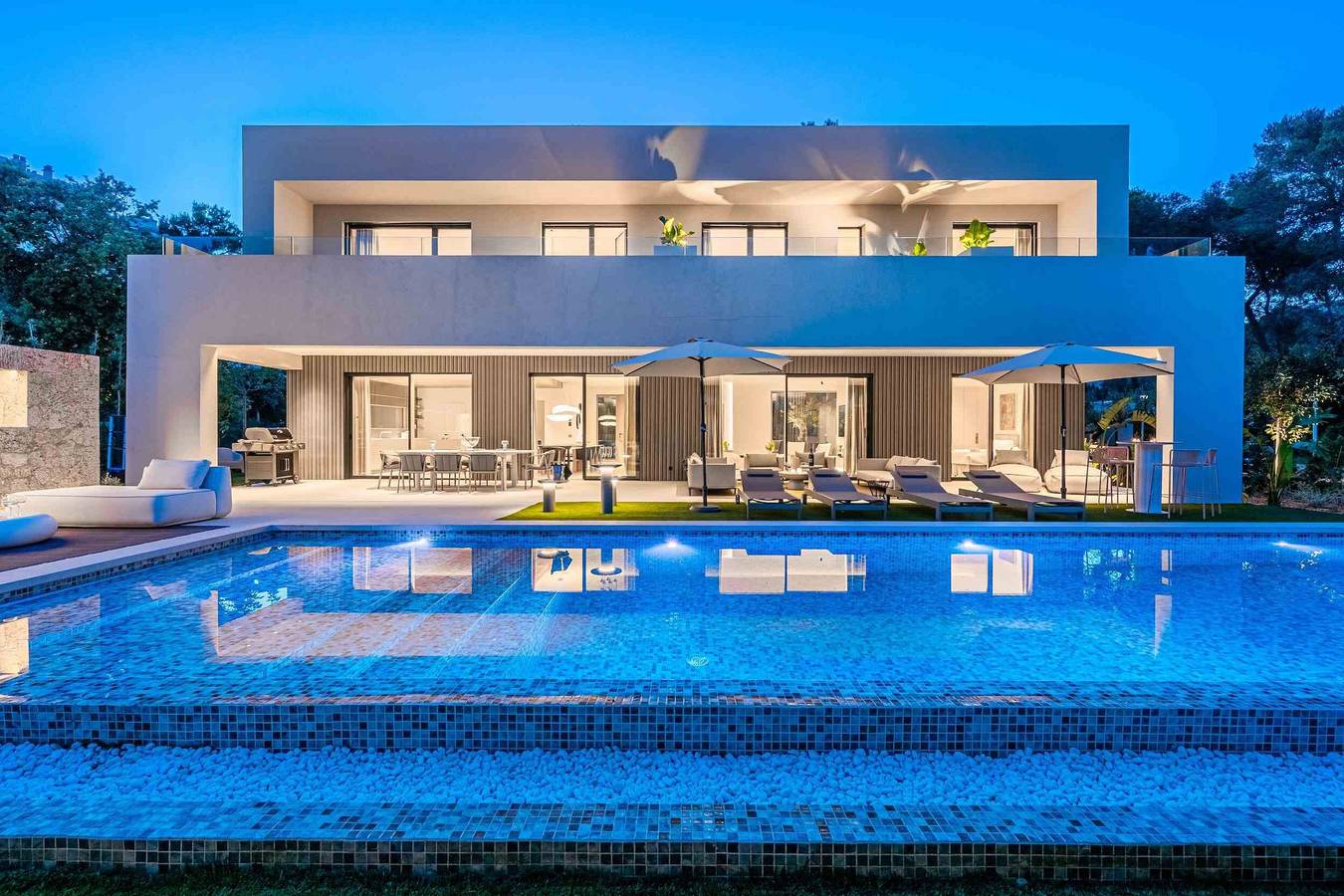 Villa 'Gotmar Beach' moderna con piscina privata, Wi-Fi e aria condizionata in Port de Pollença, Pollença