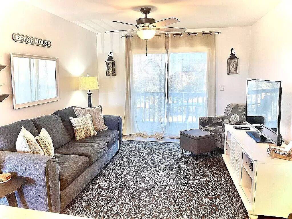 Ganze Wohnung, Clean & Ready for Guests! Recently Remodeled, Steps to the Beach! in Miramar Beach, Emerald Coast