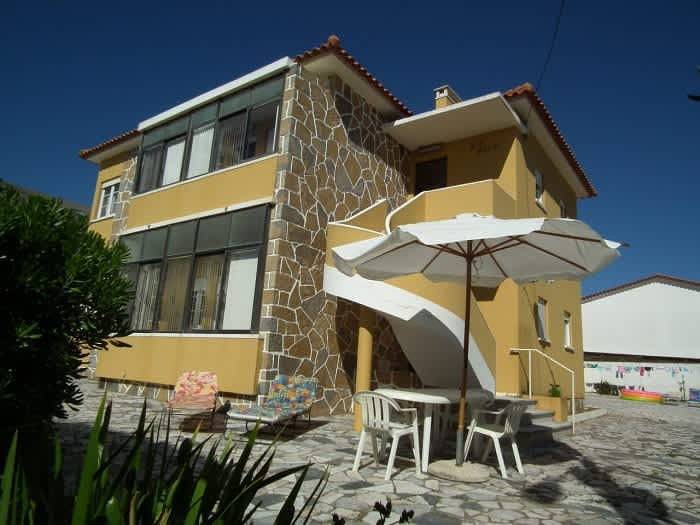 Appartement entier, House Zizi Bela with Sunset Beachview in Praia da Areia Branca, Lourinhã