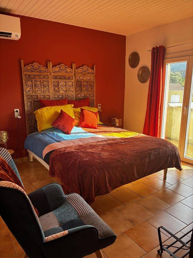 Location de vacances pour 2 personnes, avec vue ainsi que piscine et terrasse à Saint-Jean-de-Barrou - 4