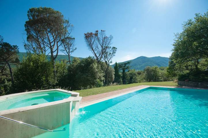 Holiday letting for 14 people, with Garden in Cortona