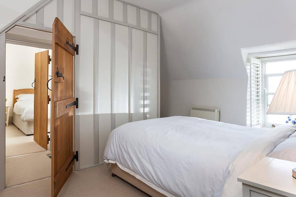 Ganze Wohnung, Just a stone's throw away from the water's edge, thatched Trevarrow Cottage is the ideal place to un in Coverack, Cornwall